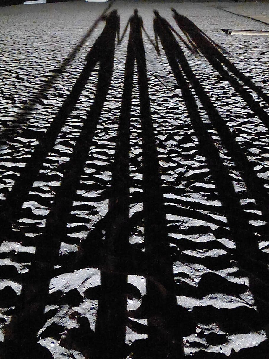 sabbia, spiaggia, ombra, lungo, crepuscolo, silhouette, personale, umano, coppia, modello, vista dall'alto, luce del sole, natura, nessuno, concentrarsi sull'ombra, strada, giorno, all'aperto, sentiero, mezzi di trasporto, città, pavimentazione, avvicinamento, strutturato, lunga ombra - ombra, pavimentazione in pietra, 2K