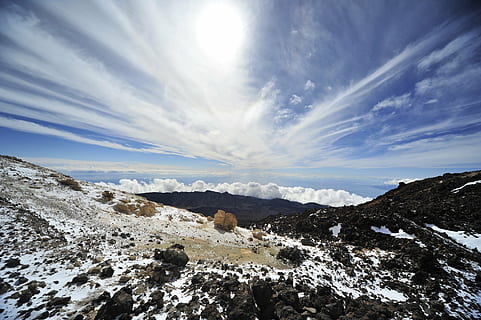 el profondo, vulcano, collocato, cielo, montagna, sole, freddo, la neve, vertice, raggio di sole, paesaggio di montagna, illuminazione, inverno, roccia, paesaggio, isole Canarie, scogliera, blu, scenics - natura, bellezza nella natura, nuvola - cielo, scena tranquilla, la tranquillità, temperatura fredda, ambiente, natura, scena non urbana, idilliaco, luce del sole, montagna innevata, catena montuosa, nessuno, all'aperto, picco di montagna, 4K, CC0, dominio pubblico, privo di copyright