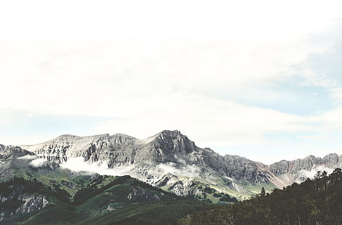 grønn, fjellene, blå, himmel, fjell, skog, dagtid, landskapsmaleri, Sky, tre, topp, natur, scenics, landskap, fjellkjede, utendørs, fjelltopp, ingen folk, europeiske alper, snø, dag, naturskjønnhet - natur, skjønnhet i naturen, sky - himmel, miljø, ro, rolig scene, ikke-urbane scene, idylliske, fjern, fysisk geografi, anlegg, dannelse, 5K, CC0, offentlig domene, opphavsrett gratis