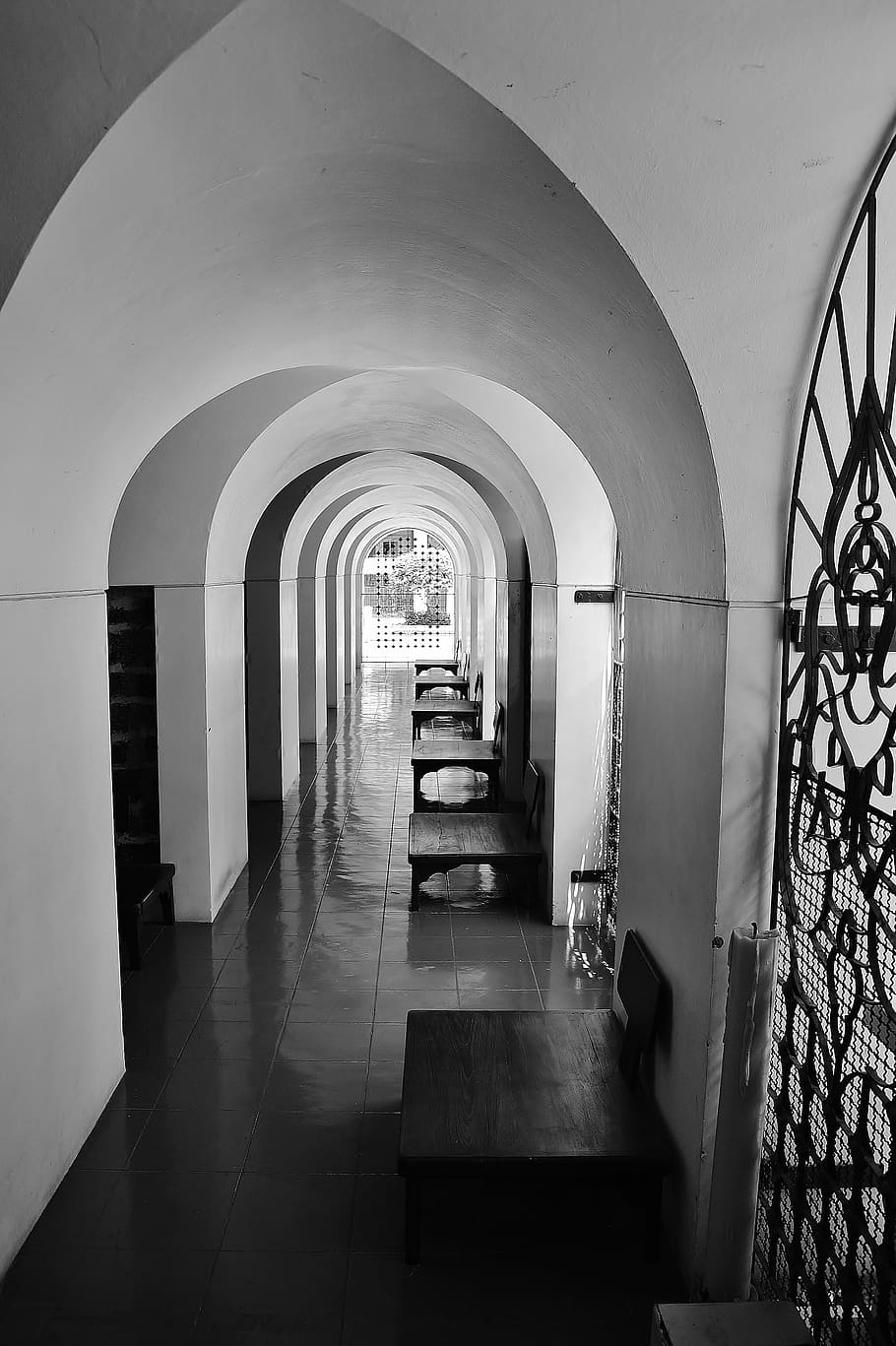 temple, passadís, arquitectura, construcció, arquitectura, edifici, budisme, reflexió, tranquil, guai, meditació, arc, a l'interior, cap gent, dia, estructura construïda, el camí a seguir, direcció, seient, absència, arcade, buit, sostre, perspectiva decreixent, finestra, sòls, banc, columna arquitectònica, sòl de rajoles, arquejat, 4K