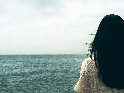 schwarz, behaarte Frau, Karosserie, Wasser, Tageszeit, schwarzhaarig, Frau, Gewässer, Tag, Zeit, Meer, Frauen, eine Person, draußen, Menschen, Natur, Schönheit, junger Erwachsener, lange Haare, Sommer-, Rückansicht, junge Frau, Erwachsene, wunderschönen, Himmel, Horizont über Wasser, nur eine frau, Haar, Horizont, Frisur, schwarzes Haar, Schönheit in der Natur, Kopfschuss, Freizeitbeschäftigung, Szenen - Natur, menschliches Haar, Wind, Blick auf Ansicht, 1080P, CC0, gemeinfrei, lizenzfrei
