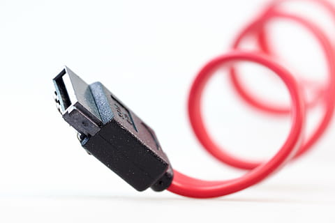 cable, computadora, sata, s-ata, conexión, enchufe, ordenador personal, hardware, edp, procesamiento de datos, línea, periphaerie, macro, rojo, negro, eso, accesorios, Datailaufnahme, equipo, cable de computadora, tecnología, cable USB, separar, de color negro, electricidad, comunicación, Internet, Red de computadoras, el color blanco, enchufe de conexión de red, Fondo blanco, equipo eléctrico, industria, de cerca, tecnología inalámbrica, comunicaciones globales, Componente eléctrico, fuente de alimentación, 4K, CC0, dominio público, libre de derechos