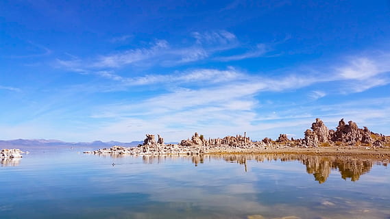 maro, insulă, corp, apă, albastru, lac, nor, reflecţie, Munte, lac mono, lac de sare, stâncă, peisaj, cer, nor - cer, scenice - natura, arhitectură, natură, nici o persoana, obiect de rocă, liniște, formatie rock, o scenă liniștită, destinații de călătorie, frumusețe în natură, istorie, construită, în aer liber, 1080P, CC0, domeniu public, fără drepturi de autor
