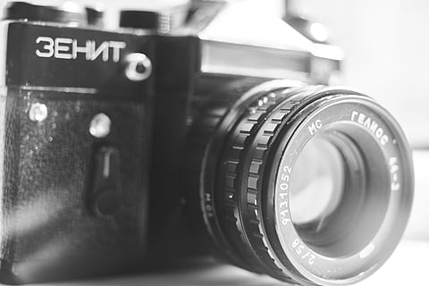 maskine, kamera, Foto, gammel, journalist, film, fotograf, legetøj hobbyer, makro, fotografering, produkt foto, rejse, linse, smuk, ingen, vandret, navigator, solid, ingen mennesker, detaljer skud, daniel, tæt, baggrund, antik, detalje, tæt på, baggrunde, design, indretning, retro, dekorative, sort og hvid, objektiv - optisk instrument, fotografering temaer, kamera - fotografisk udstyr, fotografisk udstyr, teknologi, objektiv - øje, enkelt objekt, retro stylet, fokus på forgrunden, fotografere, digitalt kamera, indendørs, stilleben, nummer, udstyr, aktivitet, SLR kamera, 8K, CC0, offentligt domæne, royaltyfrie