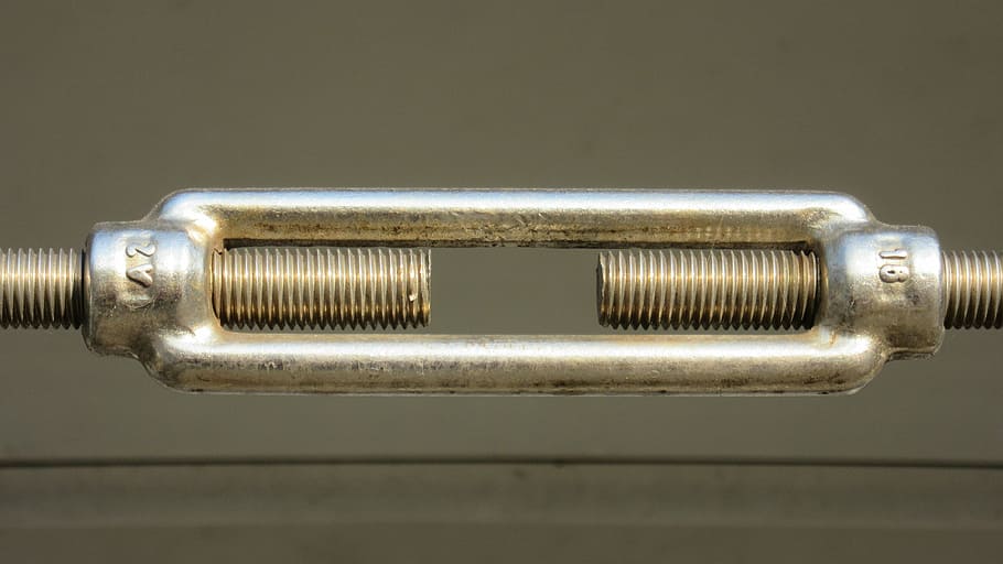 fil, cargol, tancament, voltatge, connexió, connectar, construcció, cargolat, metall, tensor, brillant, brillantor, tecnologia, sol objecte, primer pla, a l'interior, equipament, cap gent, tir de l'estudi, color plata, tallar, electricitat, còpia espai, eina de treball, seguretat, plata - metall, cable, color daurat, aliatge, acer, economia, 4K