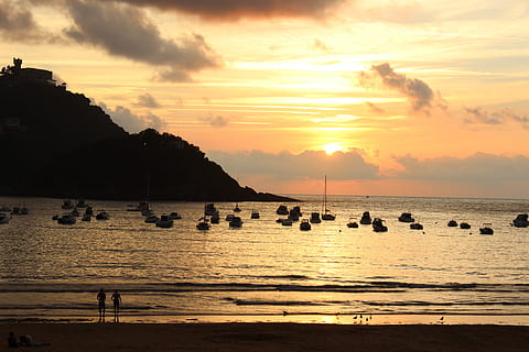 Sonnenuntergang, Donostia, Schale, Meer, Strand, Natur, Wasser, Dämmerung, Sommer-, Küste, Himmel, Sonne, Sonnenlicht, ruhige Szene, Landschaft, szenen, Urlaube, draußen, wolke - himmel, Reiseorte, Reflexion, Silhouette, Szenen - Natur, Schönheit in der Natur, Ruhe, orange Farbe, Land, idyllisch, Horizont über Wasser, keine Leute, Horizont, 5K, CC0, gemeinfrei, lizenzfrei