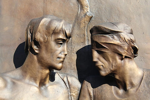 Două, bărbați figuri din alamă, solidaritate, Ajutor, statuie, orb, bronz, voluntariat, sculptură, loc faimos, istorie, artă și sculptură, reprezentare, reprezentare umană, montare pe perete, asemănarea bărbaților, arhitectură, lovitură de cap, a închide, zi, creativitate, portret, ambarcațiune, lumina soarelui, construită, trecutul, sculptură - produs de artizanat, în aer liber, 5K, CC0, domeniu public, fără drepturi de autor