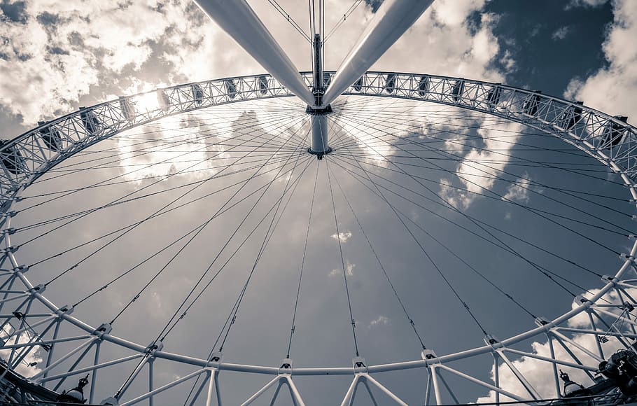 baix, foto d'angle, blanc, metall, ferris, roda, durant el dia, roda de ferris, cel, estructura, paisatge urbà, bandw, gran angle, posta de sol, Londres, coca-cola, roda del mil·lenni, resum, circular, núvol - cel, arquitectura, estructura construïda, Parc d'atraccions, passeig pel parc d’atraccions, vista d’angle baix, naturalesa, pont, pont - estructura feta per l'home, destinacions de viatge, ciutat, cultura i entreteniment artístic, cap gent, a l'aire lliure, dia, llum solar, gratacels, acer, aliatge, directament a sota, 5K