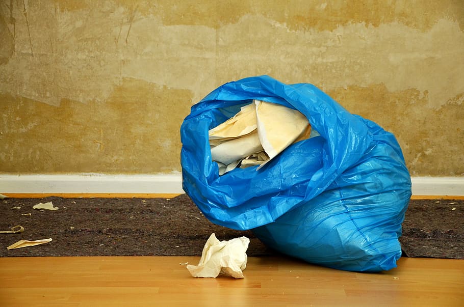 Weiß, zerknittert, Papier-, Blau, Plastiktüte, Innerhalb, braun, Zimmer, in Blau, renovieren, Müllsack, Müll, Wand, Arbeit, schmutzig, Abfall, Verfügung, löschen, diy, altes Gebäude, Seite? ˅, Renovierung, drinnen, keine Leute, zerknittertes Papier, Nahansicht, Tag, Wandbau - Funktion, Bodenbelag, Menschen, Holz, Holz - Material, Textil-, Tabelle, Parkettboden, Tasche, eingewickelt, die Architektur, Stillleben, nicht erkennbare Person, Entspannung, verdecktes Gesicht, 4K