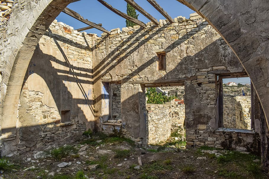 paret de formigó gris, arquitectura, vell, pedra, edifici, espatllat, resistent, envellit, grunge, trencat, abandonat, grungy, destruït, decaïment, desert, ruïnes, kato sec, Xipre, estructura construïda, llum solar, aixafar, història, obsoleta, dia, el passat, mal estat, deteriorament, declivi, antiga ruïna, exterior de l'edifici, naturalesa, cap gent, arruïnat, a l'aire lliure, civilització antiga, columna arquitectònica, paret de pedra, arqueologia, 5K