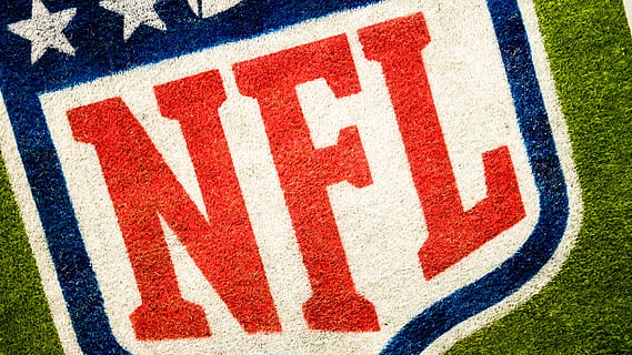 aèria, fotografia, logotip nfl, imprès, camp, il·lustració de logo nfl, bandera, nfl, herba, textura, esport, Color blanc, vermell, cap gent, primer pla, patró, comunicació, multicolor, signe, blau, ratlles, marc complet, dia, fons, a l'aire lliure, arquitectura, tèxtil, art i artesania, símbol, 5K, CC0, domini públic, lliure de regalies