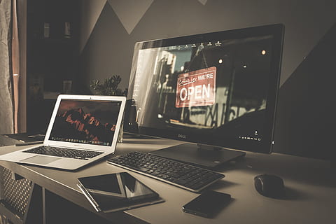 zwart, vlak, schermcomputer, monitor, grijs, laptop computer, laptop, appel, macbook, computer, browser, Onderzoek, studie, school-, bedrijf, werk, bureau, tablet, ipad, technologie, communicatie, Draadloze technologie, verbinding, tafel, geen mensen, computerscherm, tekst, internet, computerapparatuur, binnenshuis, toetsenbord, apparaatscherm, computer netwerk, interieur, westers schrift, bericht, 4K, CC0, publiek domein, royaltyvrij