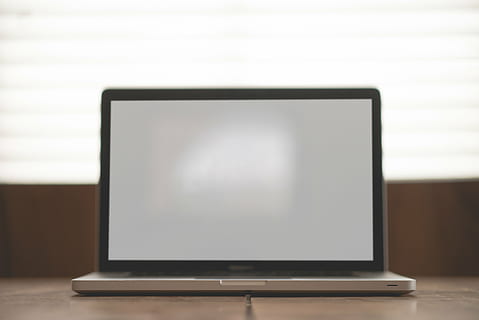 æble, computer, skrivebord, bærbar, macbook, mockup, skærm, teknologi, computerskærm, computerudstyr, kopiere plads, moderne, meddelelse, enhed skærmen, trådløs teknologi, forbindelse, ingen mennesker, indendørs, enkelt objekt, blank, fjernsyn, fladskærm, udstyr, desktop pc, flydende krystal display, elektrisk udstyr, 5K, CC0, offentligt domæne, royaltyfrie