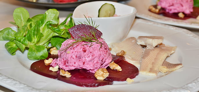 peix, crema, plat, remolatxa, entrant, amanida, mousse, truita, fumat, peix fumat, nutrició, menjar, vitamines, frisch, bio, saludable, deliciós, Nadal, sopar de Nadal, gourmet, menjar i beguda, placa, frescor, alimentació saludable, menjar dolç, llest per menjar, a l'interior, postres, cap gent, dolç, indulgència, temptació, fruita, producte diari, vegetals, natura morta, aliments congelats, gelat, primer pla, herba, decorar, estil de menjar, sopar, vaixella, 4K, CC0, domini públic, lliure de regalies