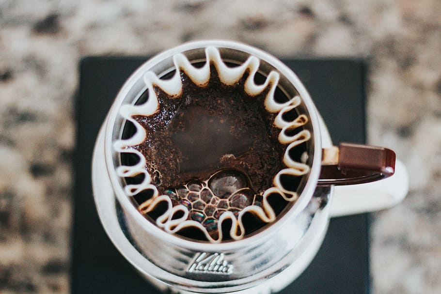 hvid, Brun, krus, kaffe, keramisk, kop, fyldt op, kande, filter, cafe, tæt på, ingen mennesker, metal, gear, fokus på forgrunden, maskineri, dag, enkelt objekt, selektiv fokusering, drikke, maskindel, form, mad og drikke, udendørs, høj vinkel visning, kaffe - drikke, natur, 4K
