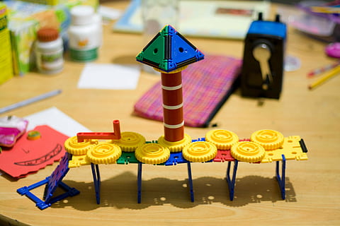 gestalten, Design, Dekoration, kreativ, Logo, Tabelle, Kunst und Handwerk, keine Leute, drinnen, mehrfarbig, Nahansicht, Fokus auf den Vordergrund, große gruppe von gegenständen, Kreativität, menschliche Darstellung, Darstellung, Holz - Material, Kunst, Abwesenheit, Spielzeug, Stillleben, männliche Ähnlichkeit, Figur, Sitz, Variation, klein, 4K, CC0, gemeinfrei, lizenzfrei
