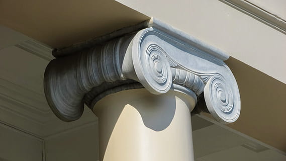 søjle, ioniske, klassisk, arkitektur, klassisk, arkitektur, græsk, bygning, ydre, design, stil, neoklassisk, bank af grækenland, Volos, Grækenland, transportmidler, ingen mennesker, dag, udendørs, tæt på, indendørs, moderne, motor køretøj, bil, spiralformet, mønster, forretning, indgang, transportform, enkelhed, åben, høj vinkel visning, luksus, hjul, 4K, CC0, offentligt domæne, royaltyfrie