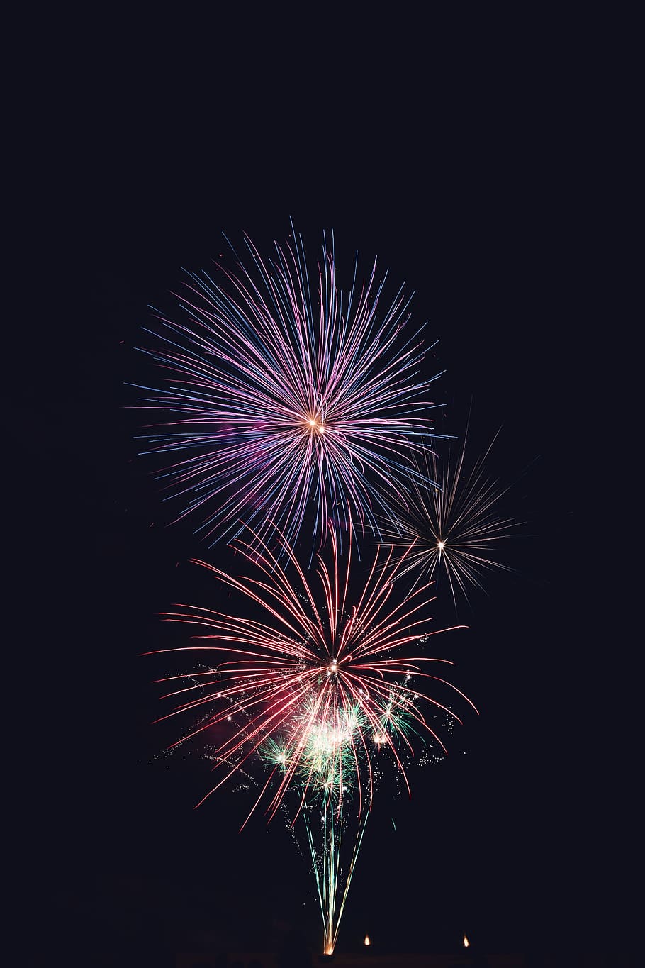 nachový, Červené, ohňostroj časosběrné fotografie, ohňostroj, nebe, exploze, světlo, noc, temný, barva, laser, stezka, dlouhé expozice, longexposure, červenec, 4., čtvrtého července, oslava, událost, pohyb, vybuchující, umělecká kultura a zábava, svítí, nikdo, vícebarevné, nízký úhel pohledu, ohňostroj - člověk dělal objekt, Příroda, řeřavý, kopie prostor, venku, jiskry, černé pozadí, Nový Rok, 5K