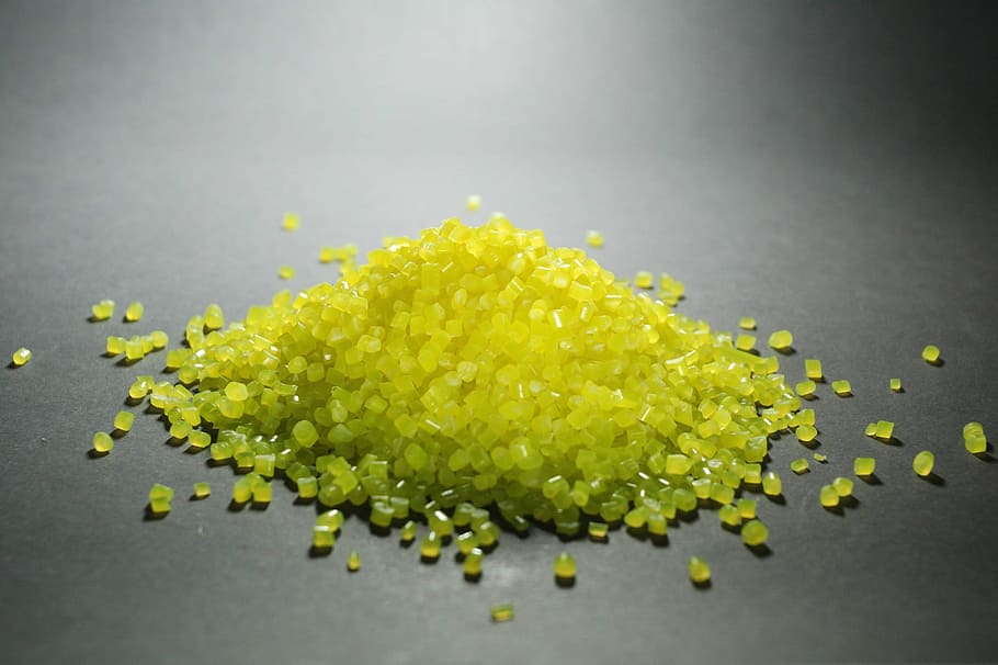 tumulo, verde, granuli, Materiale, tecnologia, industriale, ingegneria, scienza, fornitura, mucchio, scienza materiale, plastica, polimero, colore verde, giallo, avvicinamento, cibo e bevande, girato in studio, nessuno, cibo, in casa, freschezza, sfondo grigio, benessere, natura morta, grande gruppo di oggetti, grigio, mangiare sano, cibo dolce, tavolo, pronto a mangiare, cibo crudo, ingrediente, sfondo colorato, tentazione, sfondo nero, cibo vegetariano, 2K