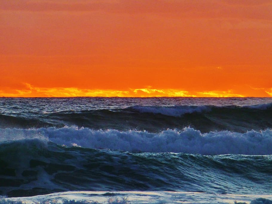 tramonto, onda, spiaggia, cielo, abendstimmung, rosso, mare, oceano, natura, acqua, crepuscolo, costa, Paesaggi, blu, orizzonte sull'acqua, Surf, paesaggio marino, all'aperto, tempo metereologico, nessuno, nuvola - cielo, immagine a colori, paesaggio, bellezza nella natura, luce del sole, potere in natura, movimento, sport, scenics - natura, colore arancione, fare surf, sport acquatico, orizzonte, lungomare, terra, 4K