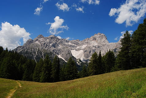 cel, muntanyes, núvols, núvol, blau, la forma dels núvols, llum, dolomites, dolomiti di sesto, senderisme, Itàlia, Tirol del sud, paisatge, núvol - cel, muntanya, Serra, arbre, planta, bellesa a la natura, escenics - natura, escena no urbana, naturalesa, escena tranquil·la, medi ambient, tranquil·litat, dia, herba, terra, cap gent, bosc, idíl·lic, pi, a l'aire lliure, arbre de coníferes, bosc de pi, cim de muntanya, formació, 720P, CC0, domini públic, lliure de regalies