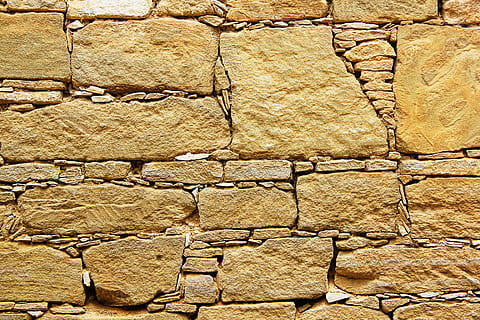 perete de cărămidă brună, perete, textură, piatră, structura, fundal, gri, model, clădire, zidita, faţadă, cărămidă, fundaluri, montare pe perete, texturată, arhitectură, material de piatră, stare brută, cadru complet, nici o persoana, zi, construită, perete de piatra, solid, a închide, grup mare de obiecte, în aer liber, maro, natură, lumina soarelui, 5K, CC0, domeniu public, fără drepturi de autor