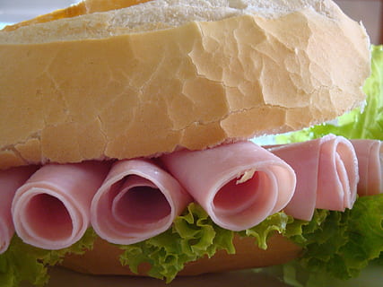 bocadillo, jamón, un pan, comida, Sandwich, queso, lechuga, almuerzo, comida y bebida, rebanada, frescura, gastrónomo, Tiendas Delicatessen, nadie, desayuno, de cerca, listo para comer, carne, carne procesada, adentro, Cerdo, vegetal, comer poco saludable, naturaleza muerta, comida rápida, bollo, tentación, 1080P, CC0, dominio público, libre de derechos