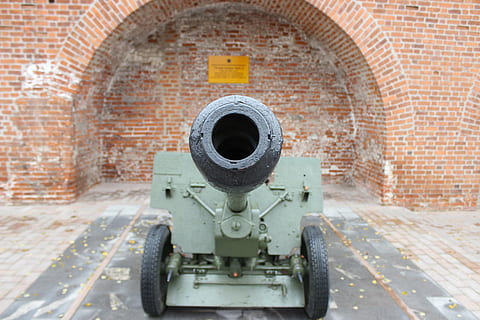 weapons, cannon, trunk, muzzle, weapon, gun, war, military, army, armed Forces, architecture, brick, brick wall, wall, day, history, the past, built structure, transportation, conflict, no people, city, outdoors, focus on foreground, fighting, metal, mode of transportation, 5K, CC0, public domain, royalty free