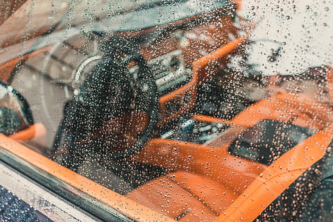 water dauw, voertuig windscherm, persoon, nemen, foto, auto, interieur, venster, regen, dashboard, voertuig, druppel, klassieke auto, reflectie, leren stoel, stoel, waterdruppel, rolt royce, water, glas - materiaal, wijze van transport, transparant, nat, laten vallen, vervoer, dag, motorvoertuig, mensen, echte mensen, landvoertuig, schoonmaak, levensstijlen, buitenshuis, natuur, 5K, CC0, publiek domein, royaltyvrij