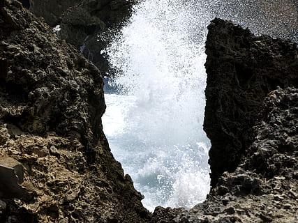 contrasto, gocciolare, spray, onda, acqua, iniettare, traboccare, bagnato, movimento, giochi d'acqua, spruzzi d'acqua, acque, natura, schiuma, mare, rottura delle onde, acqua di mare, Surf, selvaggio, costa, chiaro scuro, paesaggio, oceano, roccia, roccia - oggetto, bellezza nella natura, solido, formazione rocciosa, scenics - natura, nessuno, potere in natura, energia, spruzzi, giorno, cascata, terra, all'aperto, acqua corrente, rottura, fluente, 2K, CC0, dominio pubblico, privo di copyright