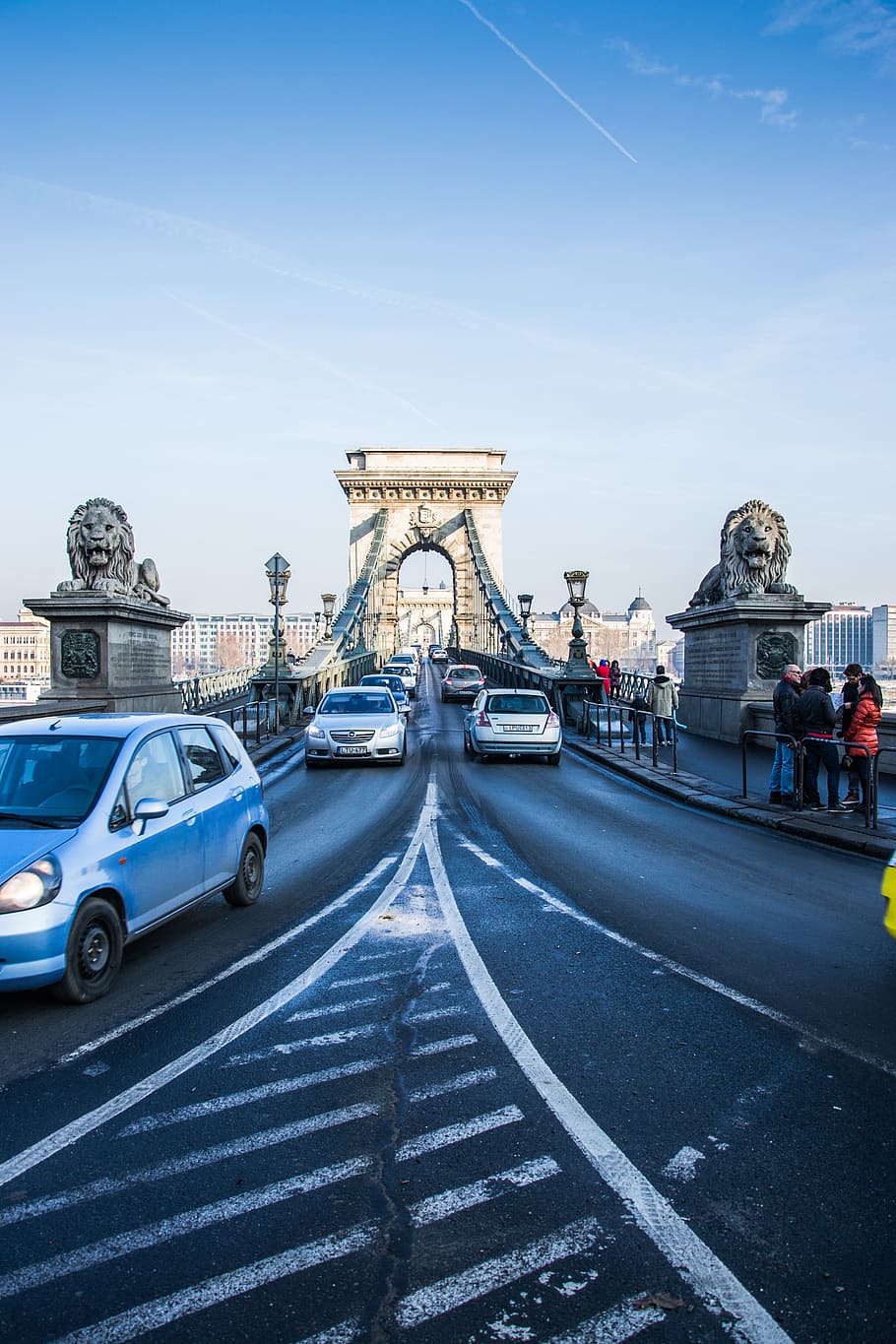 bro, budapest, arkitektur, flod, ungarn, donau, bygning, steder af interesse, stål konstruktion, cantilever bro, himmel, bygget struktur, bil, rejsemål, motor køretøj, transportmidler, tilfældige mennesker, Kunst og håndværk, skulptur, rejse, by, dag, repræsentation, bygning udvendig, transportform, statue, vej, turisme, bue, 4K