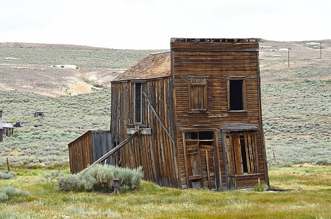rústico, hundimiento, edificio, cuerpo, California, arquitectura, estructura construida, exterior del edificio, hierba, abandonado, paisaje, material de madera, día, naturaleza, nadie, planta, atropellar, tierra, obsoleto, erosionado, antiguo, cielo, escena rural, historia, deterioro, al aire libre, arruinado, 4K, CC0, dominio público, libre de derechos