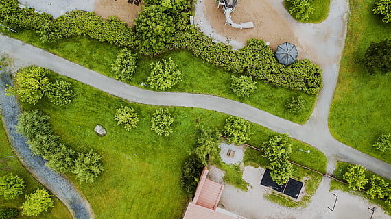 højvinkelfotografering, landsby, skyview af landsbyen, Skyview, grøn farve, natur, luftfoto, høj vinkel visning, udendørs, ingen mennesker, dag, plante, græs, træ, arkitektur, miljø, landskab, skønhed i naturen, scenics - natur, bygget struktur, ro, jord, bygning, hæk, 4K, CC0, offentligt domæne, royaltyfrie