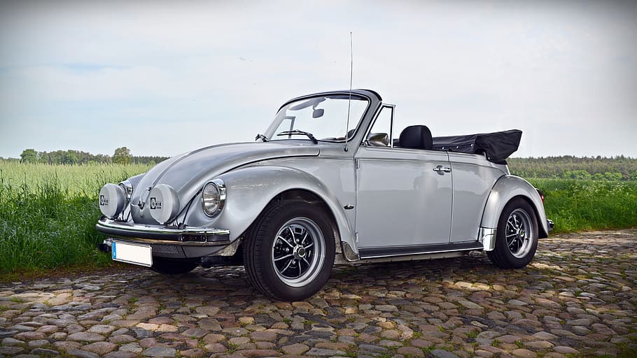 gris, escarabat volkswagen, convertible, coupe, aparcat, costat, carretera, ombra, arbre, durant el dia, oldtimer, vw, vw beetle, clàssic, Volkswagen, vell, Volkswagen vw, cotxe, vehicle terrestre, estil retro, passat de moda, transport, a l'aire lliure, crom, luxe, roda, mode de transport, manera de transport, automòbil, estacionari, cel, dia, cotxe d'època, naturalesa, cap gent, ciutat, llambordes, viatjar, núvol - cel, pedra, viatge de carretera, 5K
