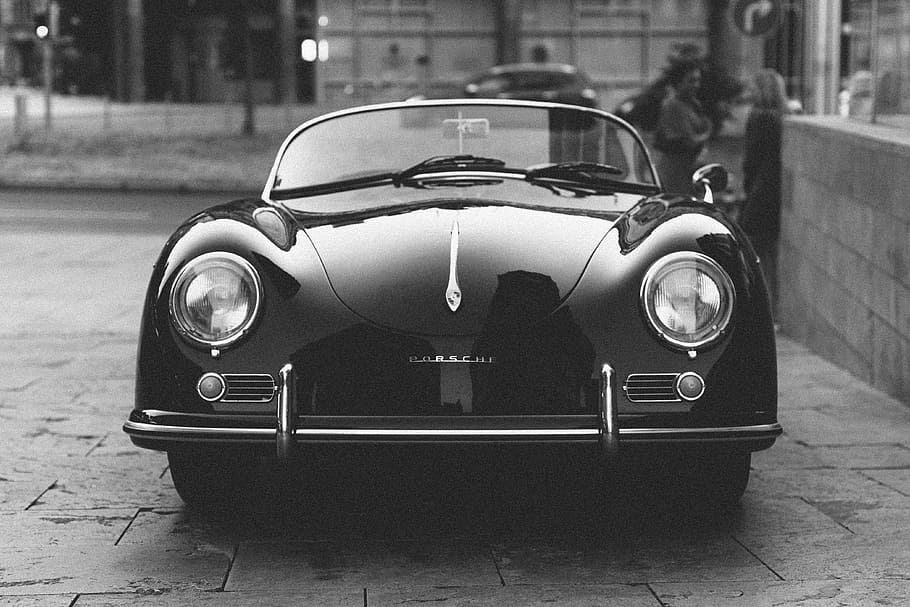 fotografia in scala di grigi, convertibile, auto, berlina nera, nero, berlina, in stile retrò, classico, vecchio stile, lusso, mezzi di trasporto, eleganza, veicolo terrestre, auto sportiva, modalità di trasporto, all'aperto, macchina vintage, antico, faro, vista frontale, auto da collezione, modo di trasporto, veicolo a motore, strada, concentrarsi sulle conoscenze acquisite, città, nessuno, struttura costruita, esterno dell'edificio, stazionario, avvicinamento, architettura, 4K