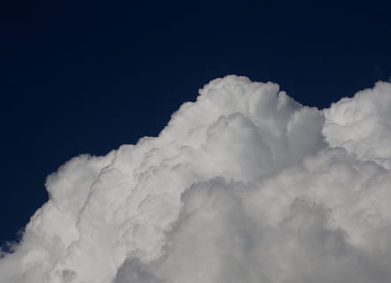 núvol, gran, Cúmulus, blanc, Stark, densa, sorprenent, dorsals, vores, capes, cel, blau profund, núvol - cel, bellesa a la natura, escenics - natura, cap gent, cloudscape, naturalesa, Color blanc, esponjós, suavitat, fons, idíl·lic, tranquil·litat, atmosfera, medi ambient, dia, a l'aire lliure, vent, ominós, meteorologia, 1080P, CC0, domini públic, lliure de regalies