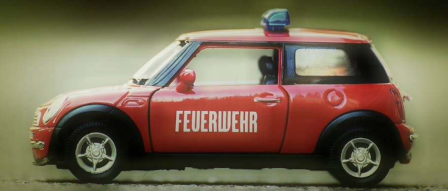 foc, Mini cooper, automàtic, model de cotxe, vermell, llum blava, vehicle, joguines, cotxe de joguina, manera de transport, transport, automòbil, cotxe, vehicle terrestre, salut i medicina, estil retro, servei, camió, roda, urgència, vehicle comercial terrestre, ocupació dels serveis d’emergència, camió de bombers, comunicació, accidents i desastres, cap gent, a l'interior, 4K
