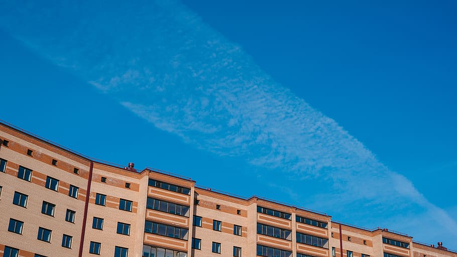 marró, pintat, edifici, durant el dia, arquitectònic, fotografia, edificis, arquitectura, angle, cel blau, construcció, finestra, núvol, ruta de l'avió, Rússia, cherepovets, apartament, mínim, de gran alçada, sol, primavera, foto, cel, blau, casa, estructura construïda, exterior de l'edifici, cap gent, vista d’angle baix, naturalesa, còpia espai, ciutat, a l'aire lliure, cel clar, dia, barri residencial, oficina, llum solar, façana, exterior d’edifici d’oficines, 5K