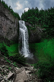 vattenfall landskap, dagtid, tid, bortfallit, fotografi, vattenfall, gräsfält, träd, landskapsfotografering, grönt gräs, fält, grön tall, Granar, vatten faller, natur, vatten, flod, skog, landskap, scenics, utomhus, strömma, skönhet i naturen, rock-objekt, grön färg, faller, flödande vatten, berg, moln - himmel, turism, scenics - natur, lång exponering, rörelse, växt, suddig rörelse, sten, landa, fast, icke-urbana scenen, miljö, inget folk, strömmande, kraft i naturen, regnskog, 5K, CC0, offentligt domän, royaltyfria