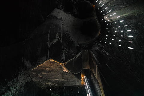 nepojmenovaná, nadreálný, salina, světlo, temný, jeskyně, těžit, noc, nikdo, venku, detail, voda, Příroda, nízký úhel pohledu, stavba, architektura, svítí, pohyb, uvnitř, dřevo - materiál, strom, Černá barva, nebe, studená teplota, 4K, CC0, veřejná doména, bez autorských práv