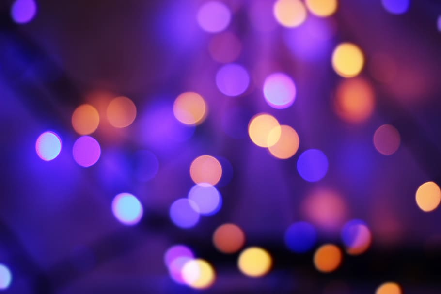 fotografie, různé barvy, bokeh světla, světlo, bokeh, fialový, rozostření, svítí, noc, osvětlovací zařízení, řeřavý, pozadí, abstraktní, kruh, dekorace, Vánoce, oslava, tvar, nachový, nikdo, lesklý, geometrický tvar, koule, efekt, zářivé barvy, zděšený, disco světla, noční život, jasně osvětlené, syté barvy, 5K