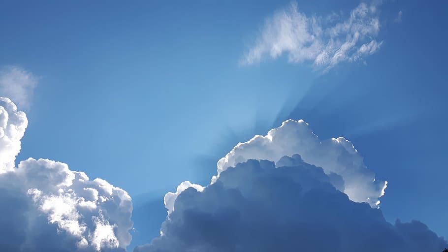 skyformationer, blå, himmel, skyer, sol, sommer, sky - himmel, baggrunde, ingen mennesker, dag, natur, udendørs, scenics, skønhed i naturen, cloudscape, miljø, scenics - natur, atmosfære, idyllisk, ro, dramatisk himmel, lys - naturligt fænomen, vind, sollys, lyse, meteorologi, 4K
