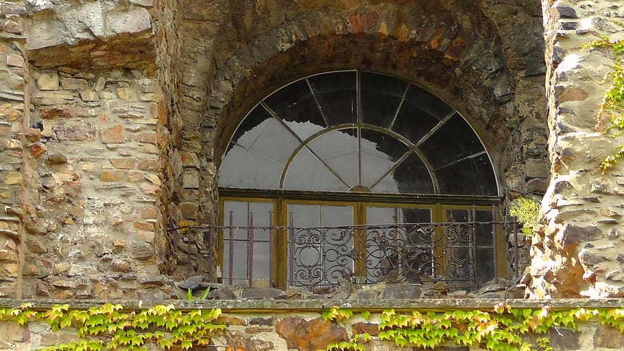 zeď, okno, architektura, budova, odraz, věže, fasáda, kameny, kámen, sklenka, stará budova, stavba, exteriér budovy, oblouk, den, starý, opuštěný, nikdo, nástěnný prvek, zvětralý, kamenná zeď, poškozen, cihlová zeď, Dějiny, zastaralý, vchod, minulost, zhoršení, cihlový, venku, zničil, klenutý, 2K