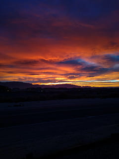 posta de sol, vermell, taronja, violeta, Nou Mèxic, naturalesa, vespre, núvol - cel, cel, escenics - natura, bellesa a la natura, medi ambient, paisatge, cap gent, tranquil·litat, cel dramàtic, escena tranquil·la, fosc, color taronja, silueta, horitzó, cloudscape, a l'aire lliure, terra, cel romàntic, 5K, CC0, domini públic, lliure de regalies