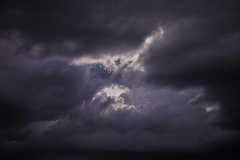 tummat pilvet, myrsky, myrskypilvet, taivas, pilviä, sää, luonto, tumma, työpöydän tausta, ukonilma, dramaattinen, maisema, cloudscape, luonnonkaunis, meteorologia, ilmiö, Amber Avalona, pilvi - taivas, pilvinen, myrskypilvi, dramaattinen taivas, kauneus luonnossa, merkki, varoitusmerkki, ei ihmisiä, moody sky, pahaenteinen, cumulonimbus, ympäristö, tuuli, sade, ulkona, voimaa luonnossa, kaatosade, ilmasto, 4K, CC0, public domain, rojaltivapaa