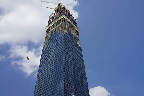 construcció, gratacels, 1mdb, modern, ciutat, paisatge urbà, desenvolupament, comercial, recurs, poder, estructura construïda, arquitectura, exterior de l'edifici, cel, edifici, vista d’angle baix, exterior d’edifici d’oficines, alta - alta, torre, núvol - cel, cap gent, oficina, naturalesa, destinacions de viatge, dia, viatjar, a l'aire lliure, districte financer, fletxa, 4K, CC0, domini públic, lliure de regalies
