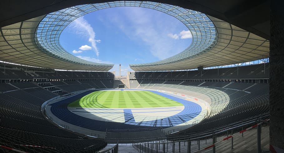 olympic, stadion, Berlin, himmel, sky - himmel, sport, dag, ingen mennesker, cirkel, arkitektur, natur, bygget struktur, udendørs, geometrisk form, vintersport, form, sollys, meddelelse, skilt, skøjtebane, lav vinkel visning, direkte under, 5K
