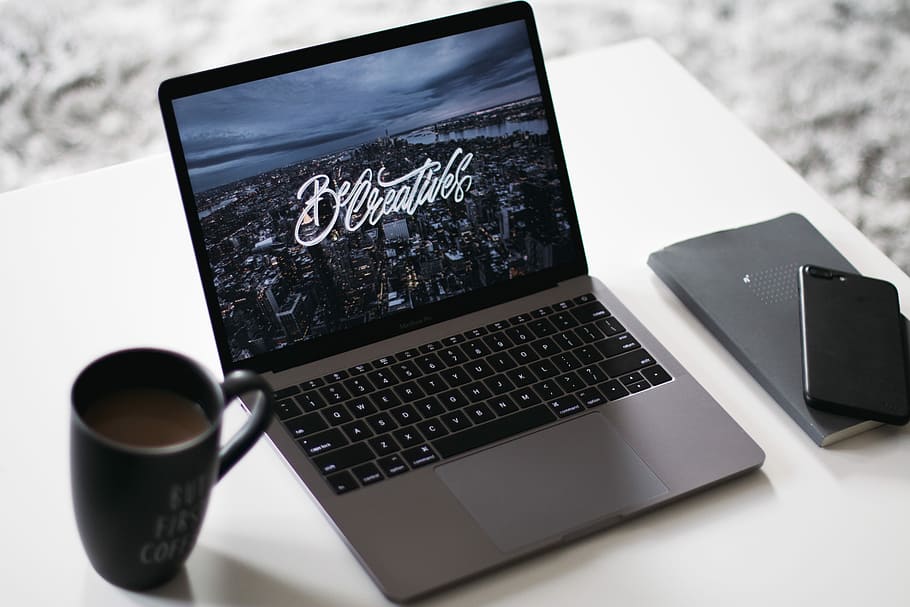 negre, gris, ordinador portàtil, al costat, ceràmica, tassa, MacBook activat, pro, iphone 8, més, escriptori, oficina, PC, ordinador, tecnologia, tecnologia sense fils, connexió, portàtil, comunicació, taula, equips informàtics, cap gent, portabilitat, a l'interior, dispositiu d’informació portàtil, Internet, menjar i beguda, xarxa d’ordinadors, pantalla, primer pla, text, tir de l'estudi, natura morta, comunicacions globals, 5K