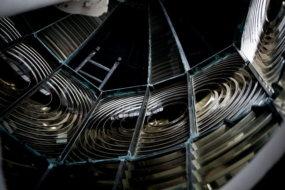avvicinamento, grigio, strumento di metallo, lungo, angolo, fotografia, costruzione, interno, architettura, infrastruttura, cupola, acciaio, metallo, spirale, astratto, industria, nessuno, sfondi, in casa, industria dei metalli, pila, modello, grande gruppo di oggetti, natura morta, forma, fabbrica, forma geometrica, design, attività commerciale, fotogramma intero, tecnologia, arrotolato, notte, lega, 5K