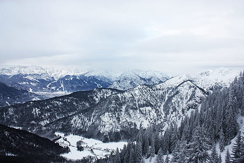 szenisch, Aussicht, Berge, bedeckt, Schnee, Alpen, Wolken, wolkig, kalt, Nadelbäume, Umgebung, Tannenbäume, nebelig, Wald, Gletscher, dunstig, Eis, idyllisch, Landschaft, neblig, Gipfel, trübe, Natur, draußen, Kiefern, Ski, Himmel, Snowboard, still, Reise, Bäume, Winter, kalte Temperatur, Berg, Szenen - Natur, Baum, Schönheit in der Natur, Gebirge, wolke - himmel, Pflanze, ruhige Szene, keine Leute, Ruhe, schneebedeckter Berg, Nicht-städtische Szene, Nadelbaum, Kiefer, Kiefernwald, 4K, CC0, gemeinfrei, lizenzfrei